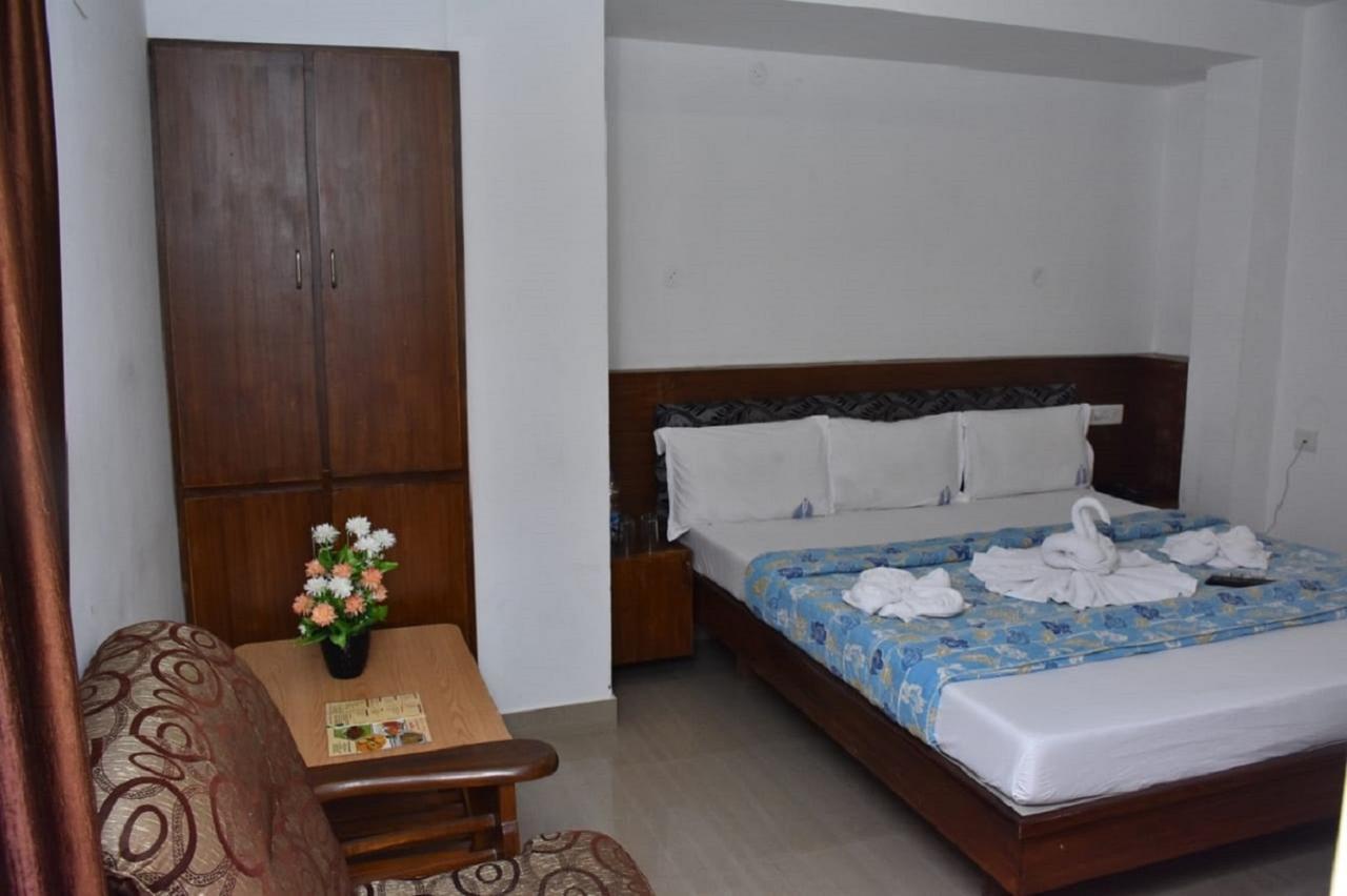 Hotel Palacial Pondi Puducherry Exterior foto