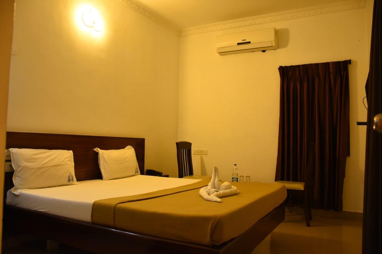 Hotel Palacial Pondi Puducherry Exterior foto